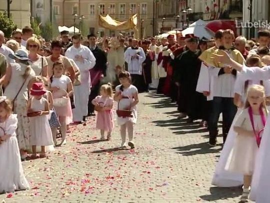 Lublinianie na procesji Bożego Ciała