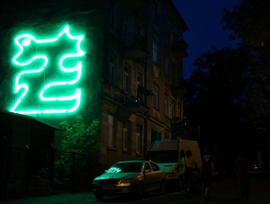 Na ulicy Żmigród pojawił się nowy neon