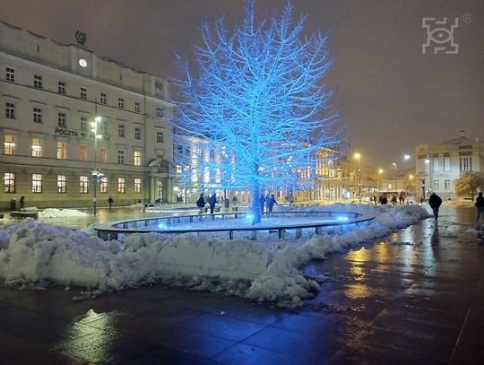 Na znak solidarności z Ukrainą zgaśnie iluminacja Placu Litewskiego