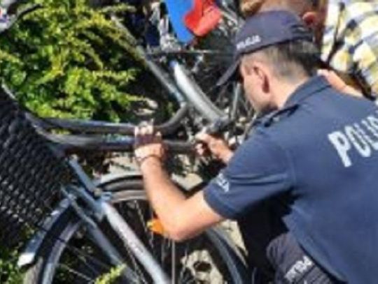 POLICJANCI PRZYPOMINAJĄ O MOŻLIWOŚCI DARMOWEGO OZNACZENIA ROWERU*