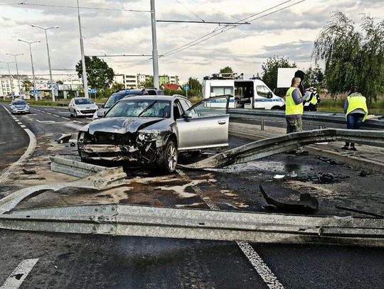 UCIEKALI PRZED POLICJANTAMI, BO W SAMOCHODZIE MIELI MARIHUANĘ*