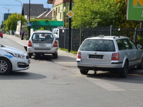 Wypadek z udziałem dwóch osobówek i pieszego