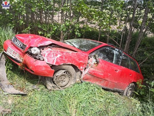 Zderzył się z busem i uciekł pieszo. W samochodzie zostawił swój mandat karny