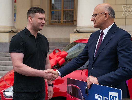 Zwycięzca loterii „Rozlicz PIT w Lublinie” odebrał samochód