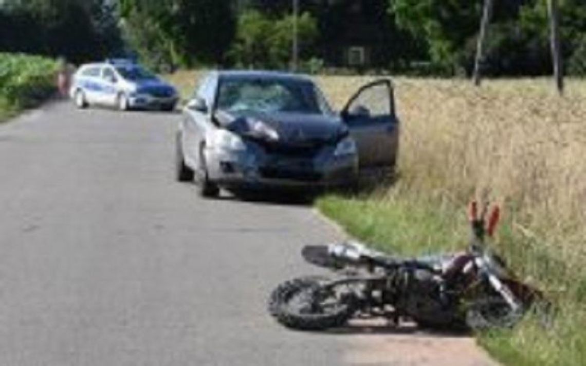 10-LATEK NA MOTOCYKLU CROSSOWYM ZDERZYŁ SIĘ Z OSOBÓWKĄ*