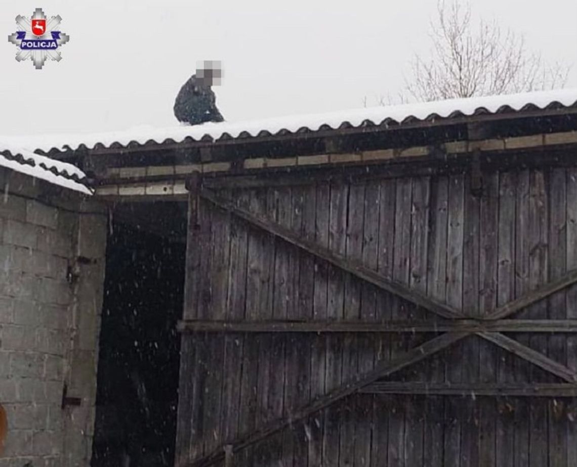 JEDEN UKRYŁ SIĘ W TAPCZANIE, DRUGI UCIEKŁ NA DACH STODOŁY…