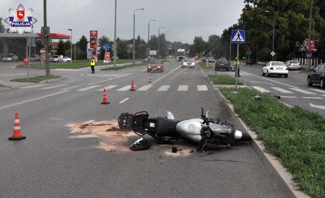 Policja ostrzega. Świdnik: Motocykl po zderzeniu z samochodem wpadł w 12-latka, który oczekiwał na przejście przez jezdnię