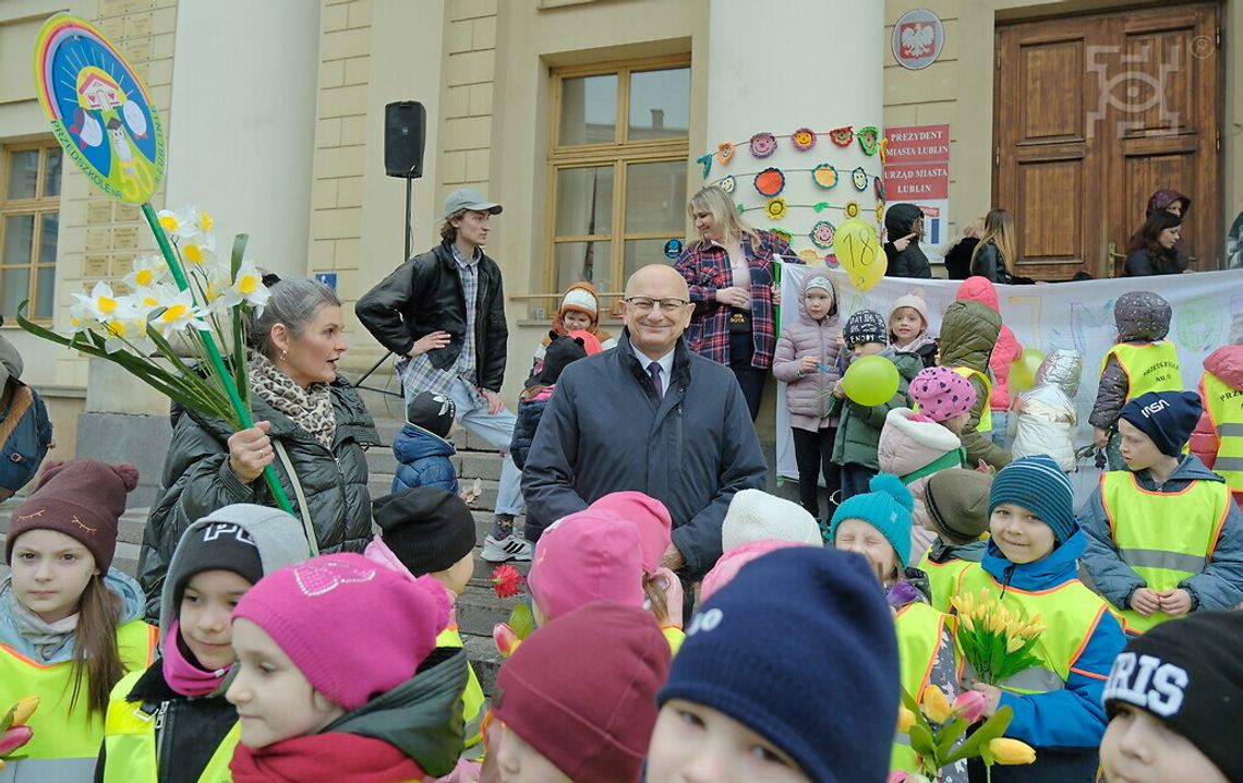 Radosne powitanie wiosny przed lubelskim Ratuszem