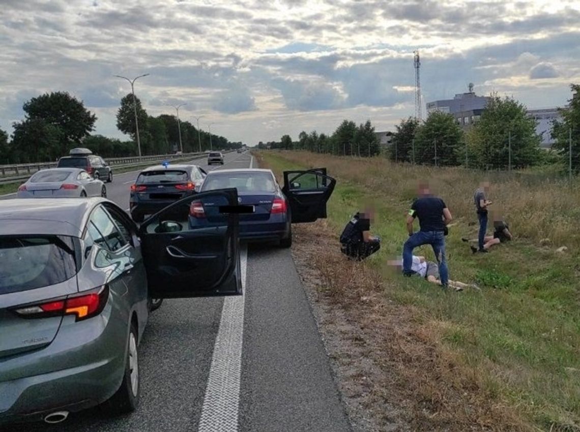 Trzy osoby zatrzymane za oszustwa na funkcjonariusza CBŚP