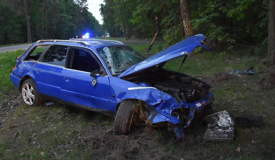 Wyprzedzanie zakończone uderzeniem w drzewo