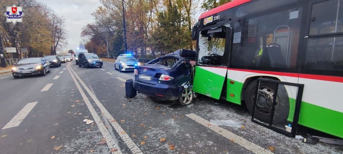 Zderzenie osobówki z miejskim autobusem